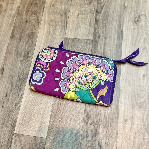 Vera Bradley floral paisley zip wallet - Picture 1 of 5